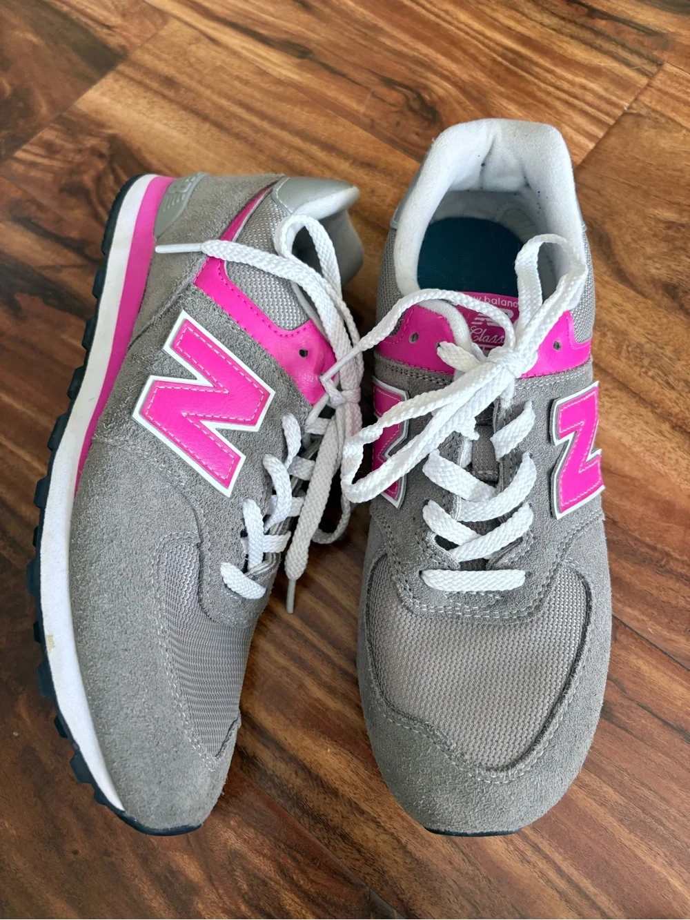 New Balance Women’s Classic 574 Dark Grey Bright Pink Shoes 7 M Athletic